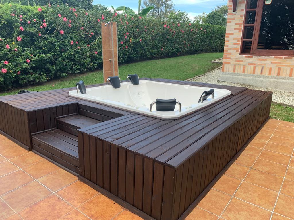 Jacuzzi exterior